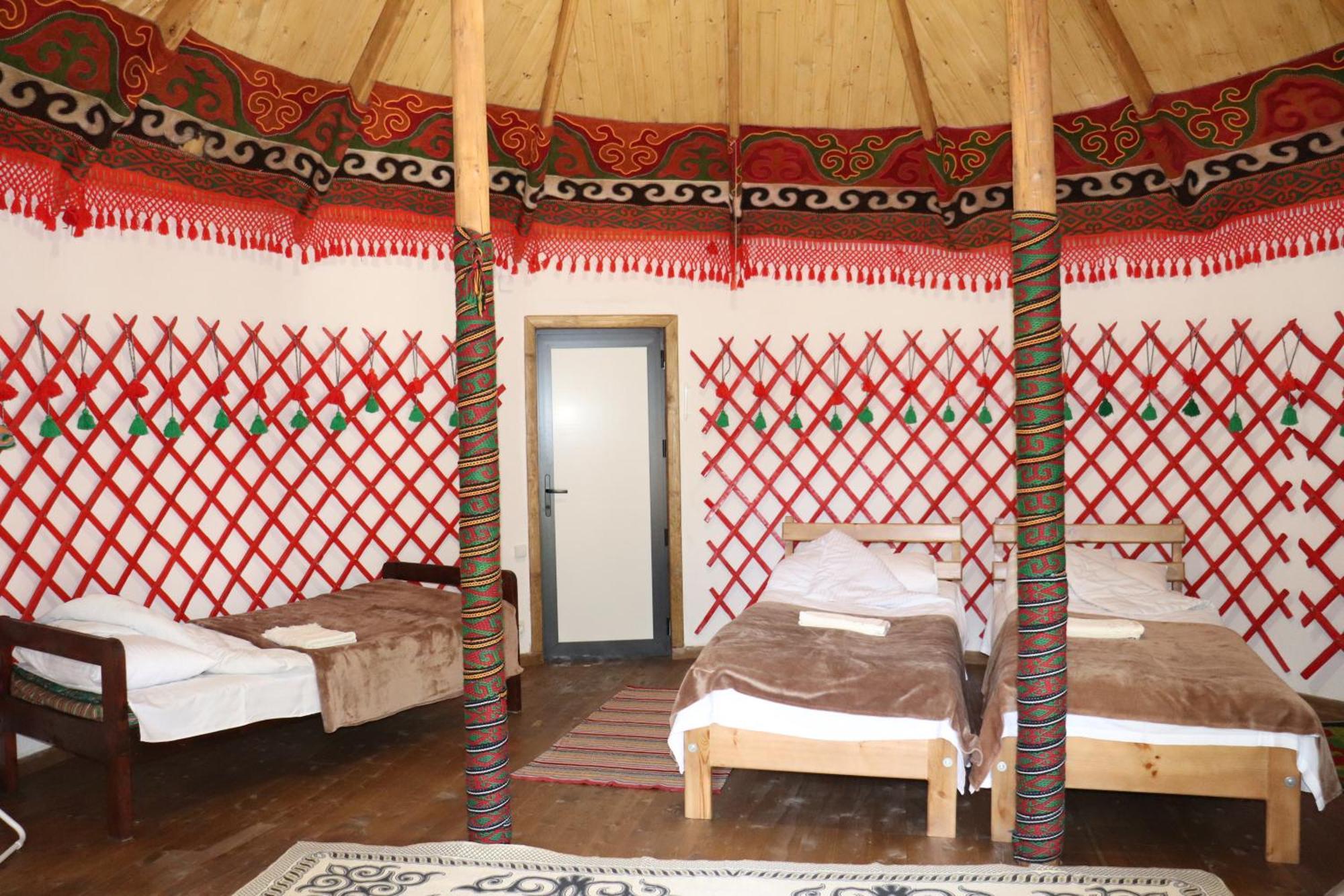 Happy Nomads Yurt Camp&Hostel Karakol Exterior foto