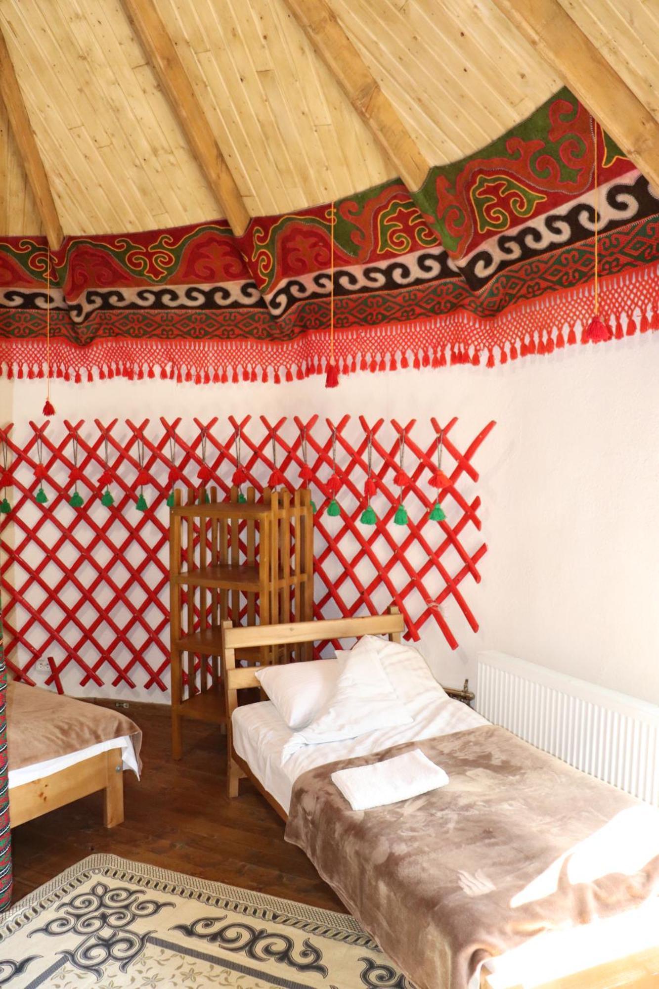 Happy Nomads Yurt Camp&Hostel Karakol Exterior foto